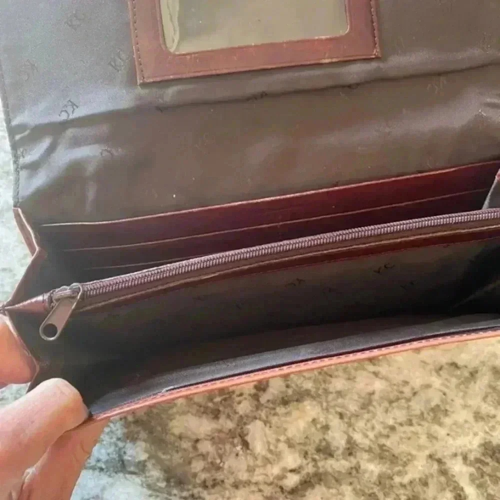 Kenneth Cole Womens Small Leather Wristlet